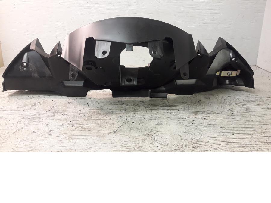 Baksidan på Instrumentpanelsfäste från en Kawasaki Z 1000 -2017 motorcykel.