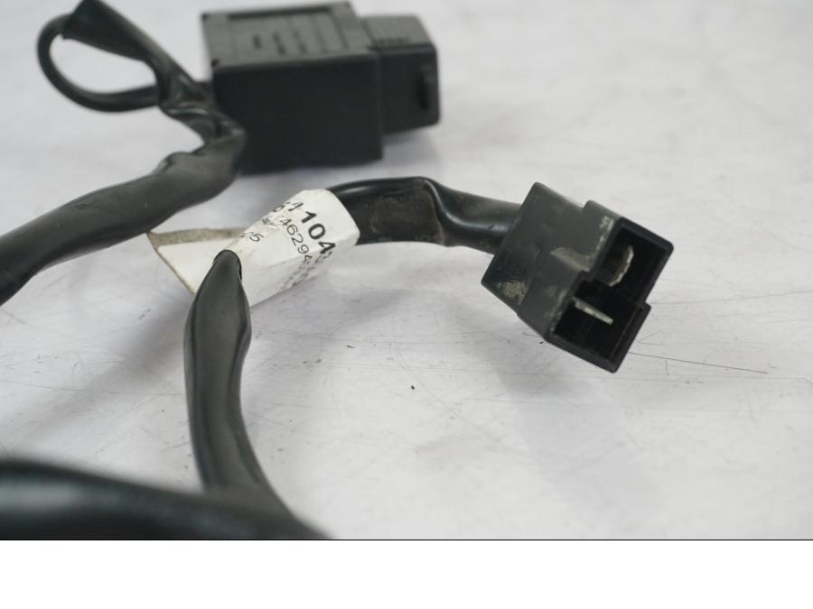 Höger sida på USB-uttag från en KTM 1290 Super Duke R -2018 motorcykel.