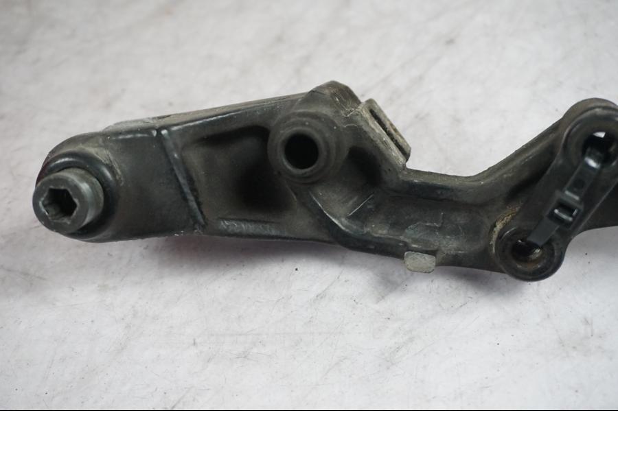 Vänster sida på Bromsoksfäste från en Honda GL 1200 -1987 motorcykel.