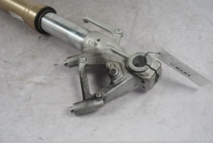 Vänster sida på Gaffelben från en BMW F 800 R -2018 motorcykel.