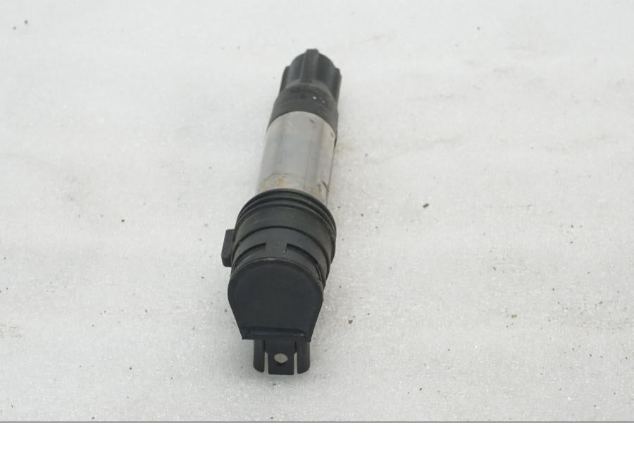 Baksidan på Tändspole från en BMW R 1200 GSA -2017 motorcykel.