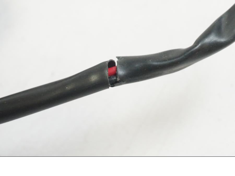 Höger sida på Instrumentpanelsfäste från en KTM 1290 Super Duke R -2022 motorcykel.