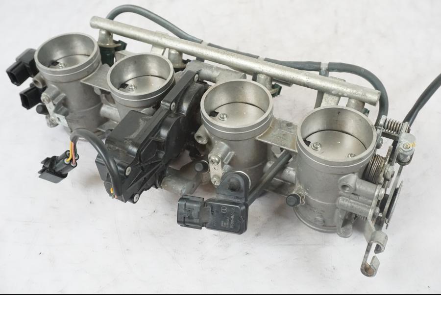 Vänster sida på Spjällhus från en Kawasaki ZZ-R 1400 -2009 motorcykel.