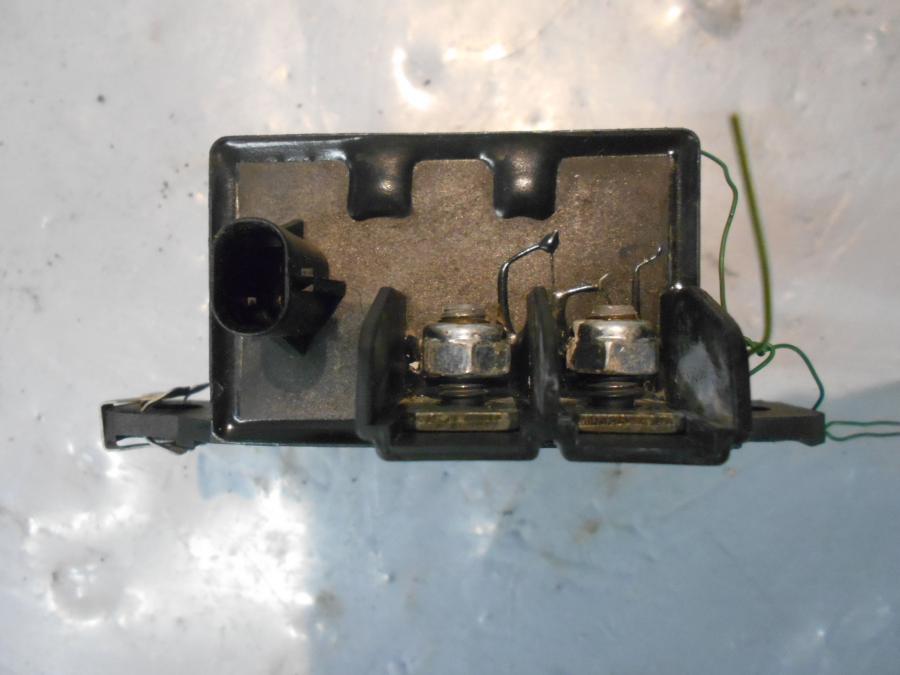 Baksidan på Startrelä från en BMW R 1200 RS -2016 motorcykel.