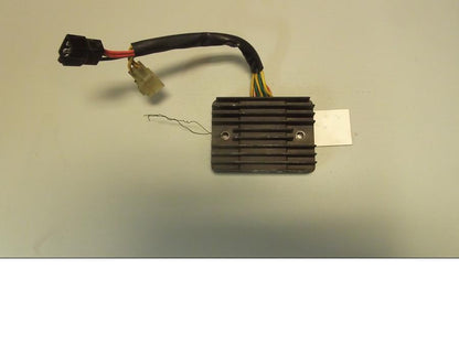 Framsidan på Likriktare från en Ducati Monster 1100 EVO ABS -2012 motorcykel.