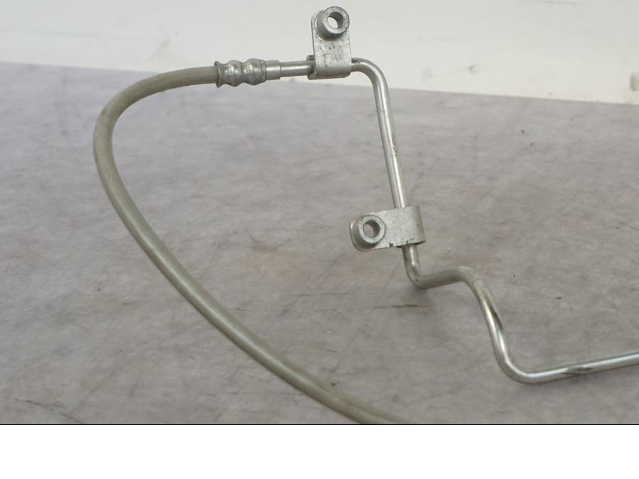 Vänster sida på Bromsslang från en KTM 690 Duke -2008 motorcykel.