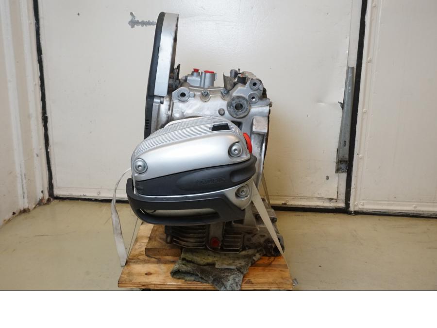 Höger sida på Motor från en BMW R 1100 GS -1998 motorcykel.