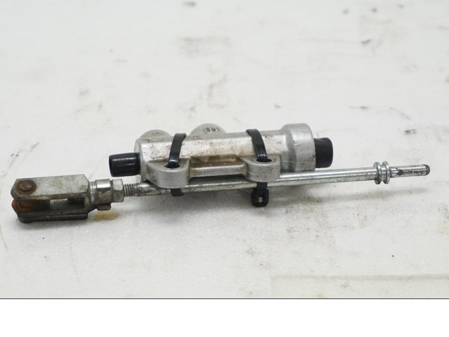 Baksidan på Bromshuvudcylinder från en Aprilia SL 750 Shiver -2008 motorcykel.