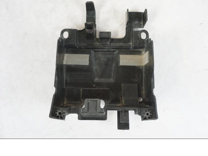 Framsidan på Batterihållare från en Suzuki GSX-S 1000 -2017 motorcykel.