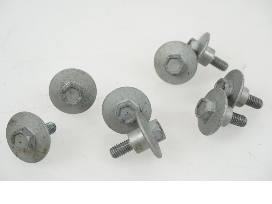 Baksidan på Skruv / Mutter etc från en KTM 1290 Super Duke R -2021 motorcykel.