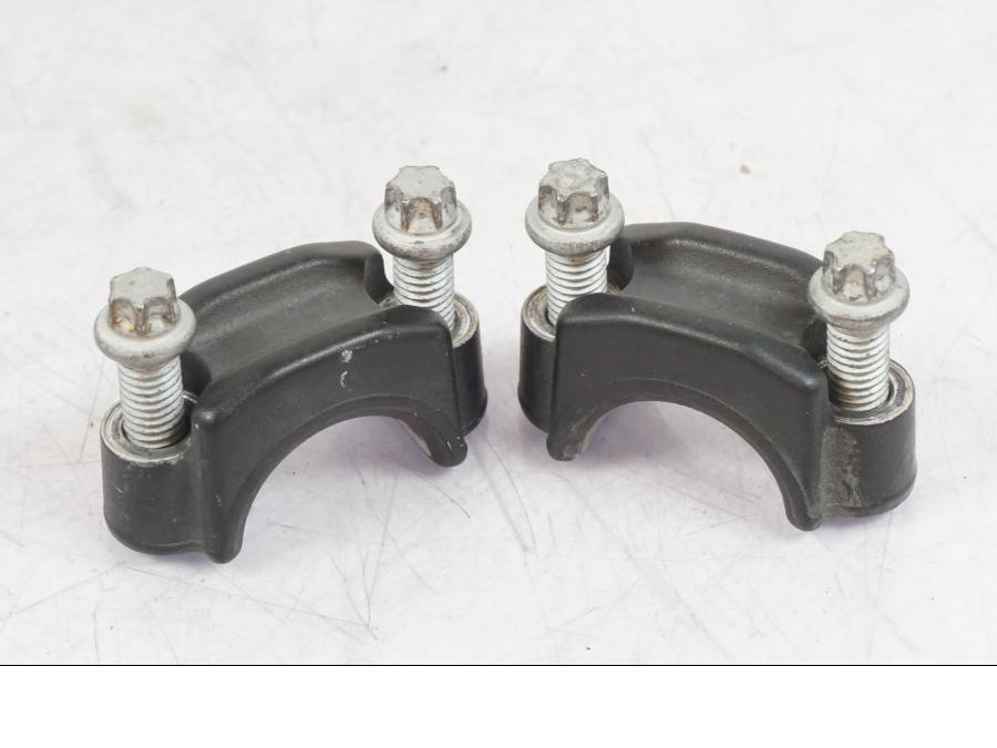 Baksidan på Styrfäste från en BMW R 1200 GS -2005 motorcykel.