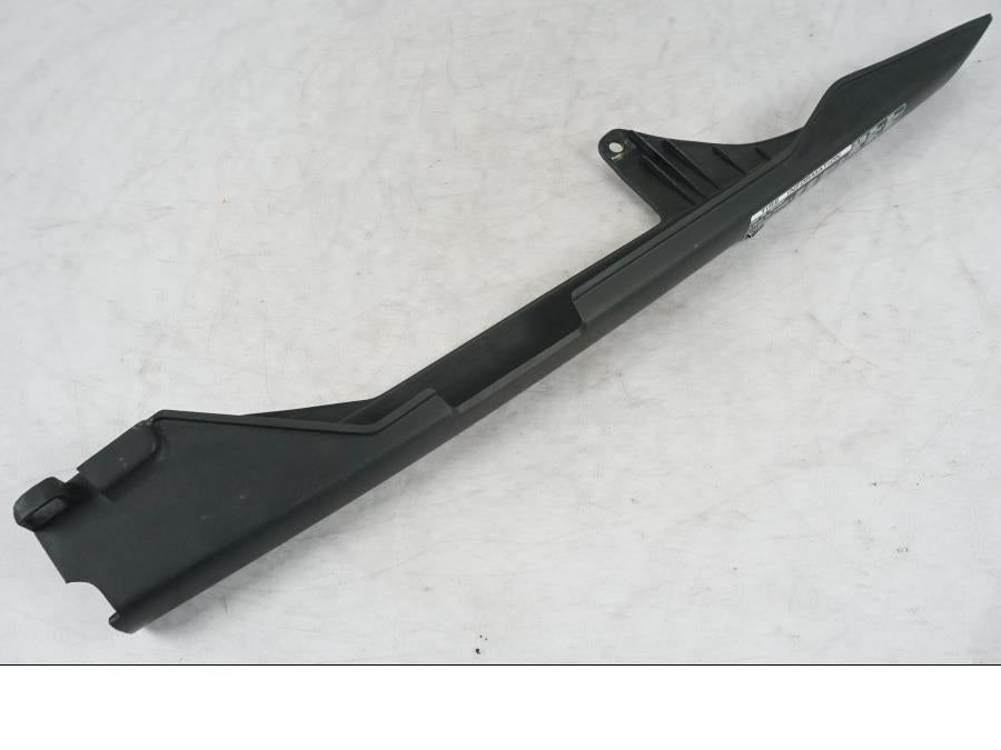 Snett uppifrån på Kedjeskydd från en Honda CBR 1100 XX -1999 motorcykel.