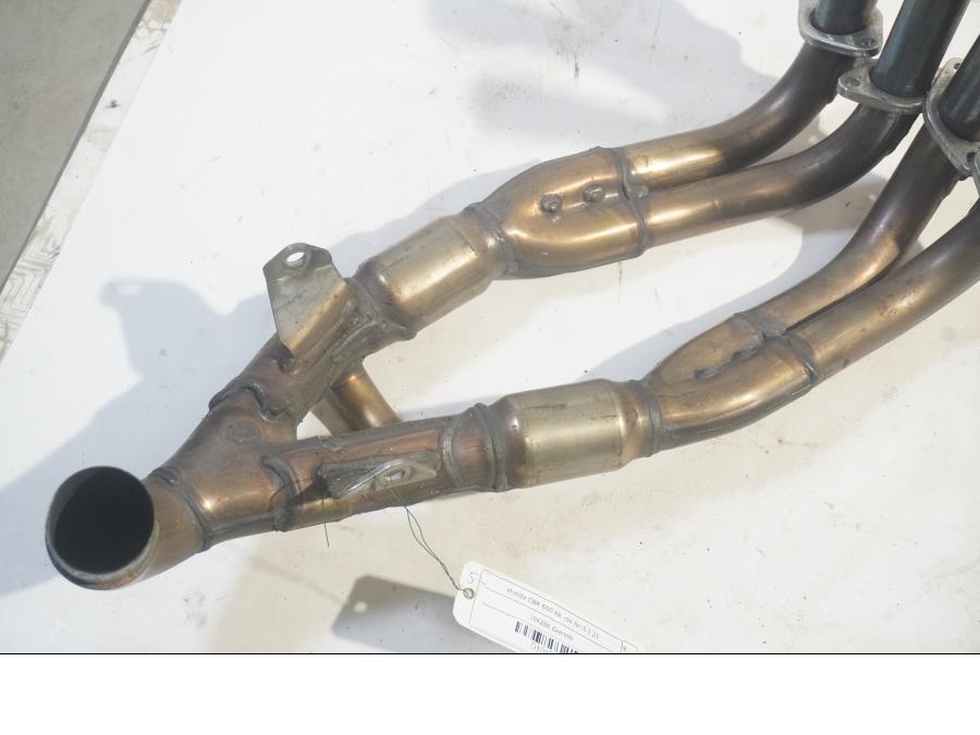 Höger sida på Grenrör från en Honda CBR 600 RR -2004 motorcykel.