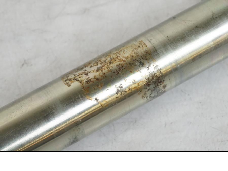 Baksidan på Axel från en Triumph Daytona 955I -2000 motorcykel.