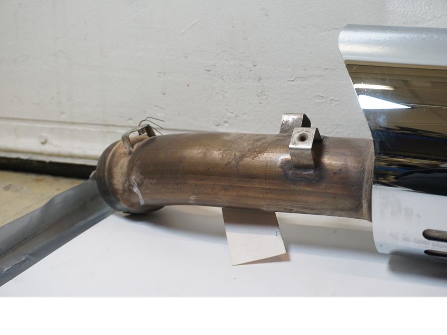 Baksidan på Ljuddämpare från en BMW R 1200 GS -2011 motorcykel.