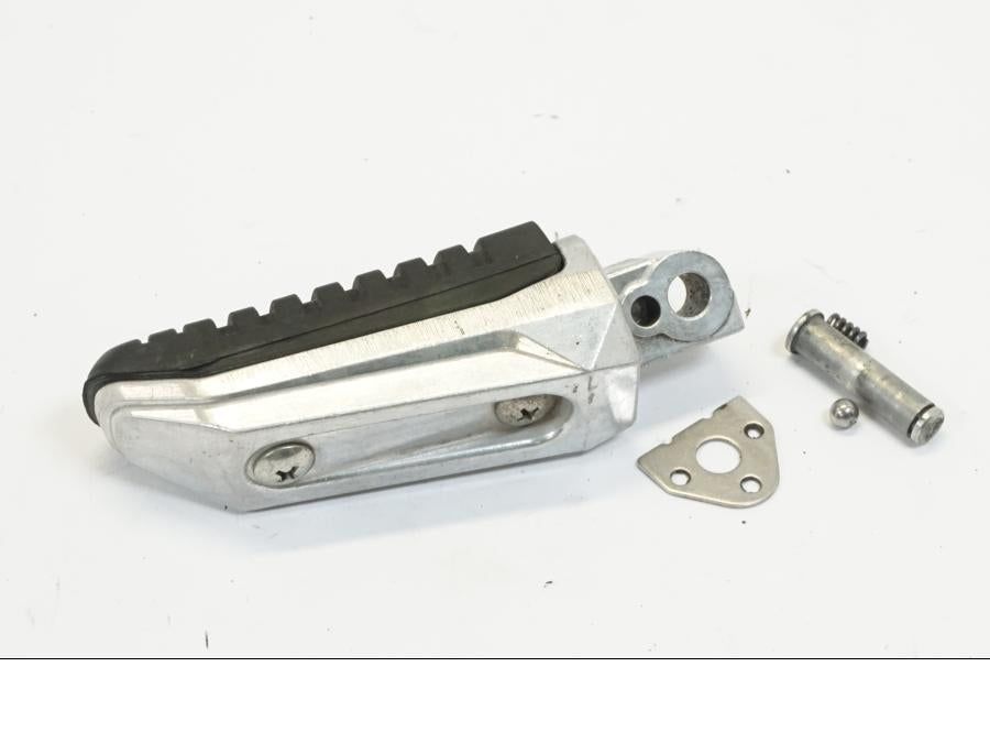 Snett uppifrån på Fotpinne från en Suzuki GSX 1300 R -2008 motorcykel.