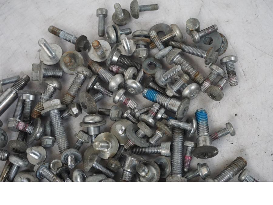 Extrabild4 på Skruv / Mutter etc från en Triumph Tiger Explorer -2013 motorcykel.