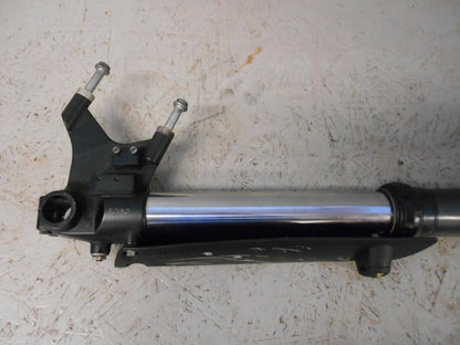 Höger sida på Gaffelben från en KTM 690 SMCR -2013 motorcykel.