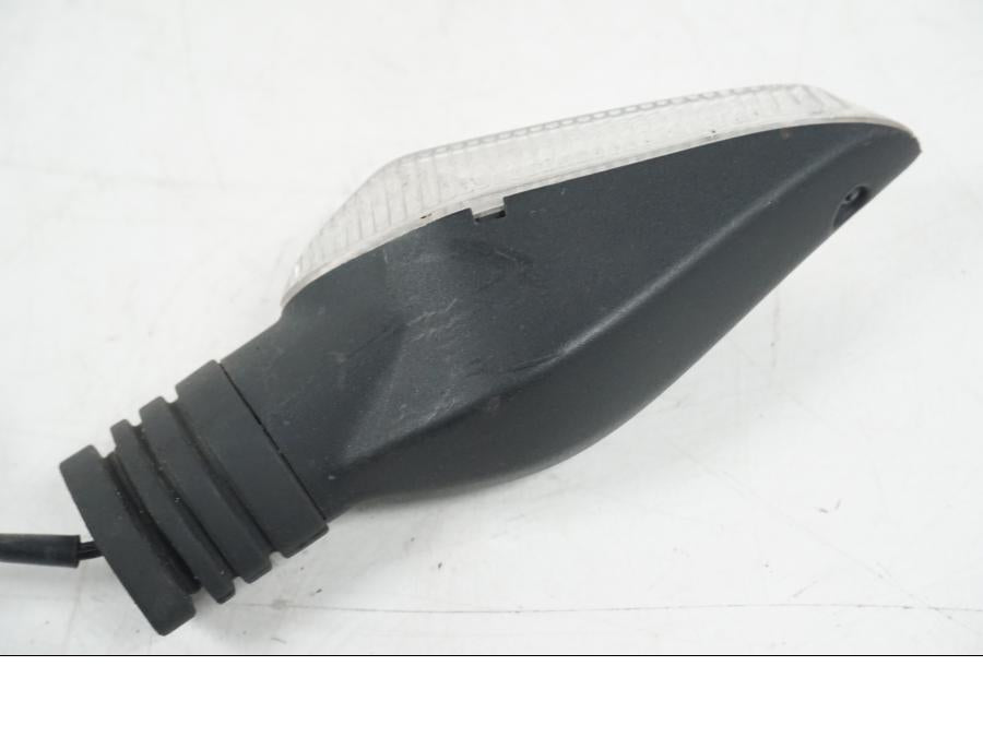 Snett uppifrån på Blinkers från en Ducati Hyperstrada -2013 motorcykel.