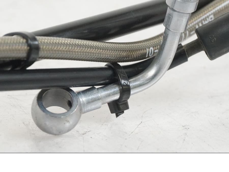 Snett uppifrån på Bromsledning från en BMW R 1250 GS -2021 motorcykel.