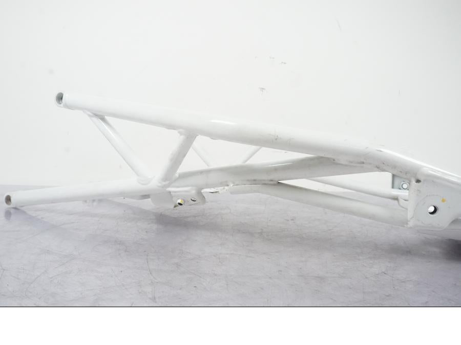 Vänster sida på Bakram från en KTM 390 Duke -2018 motorcykel.