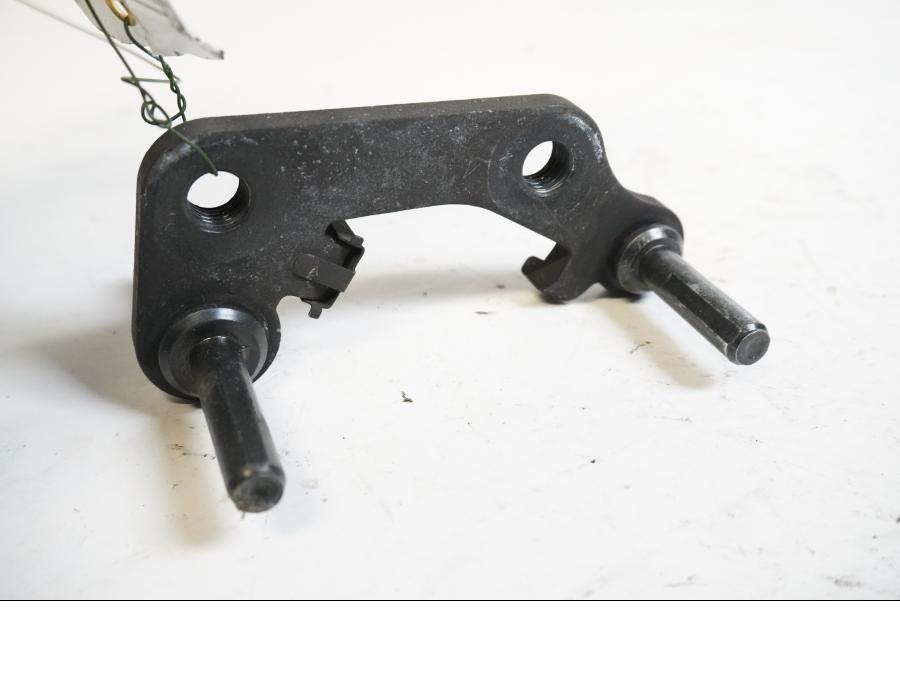 Framsidan på Bromsoksfäste från en Kawasaki ER-6N -2011 motorcykel.