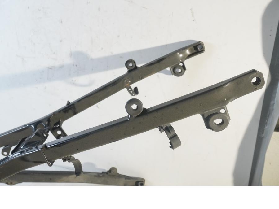 Vänster sida på Bakram från en Honda VFR 750 -1988 motorcykel.