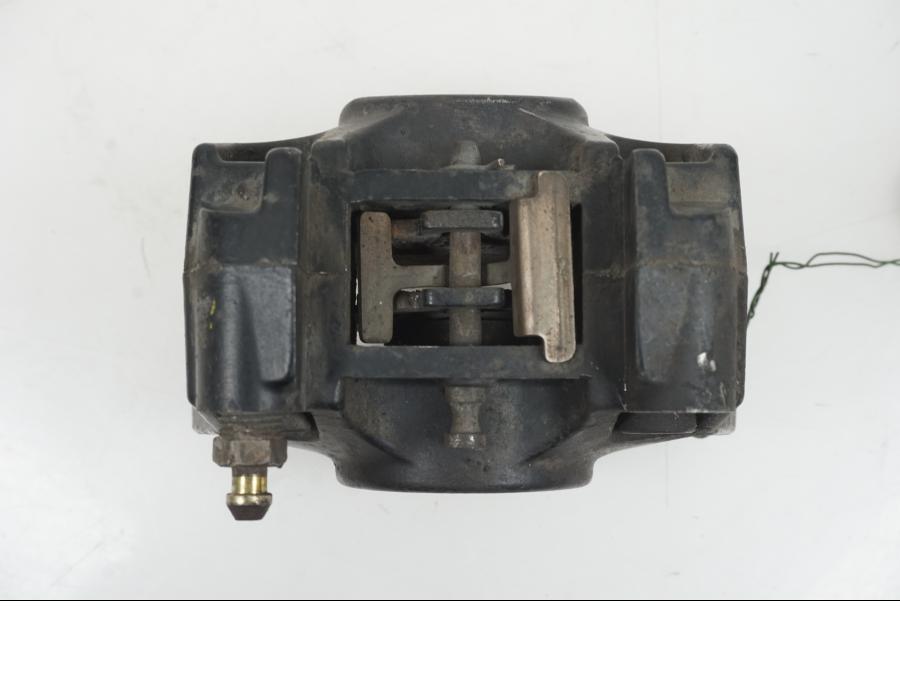 Snett nerifrån på Bromsok från en Piaggio MP3 250 -2006 motorcykel.