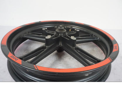 Baksidan på Fälg från en Yamaha YZF-R 125 -2008 motorcykel.