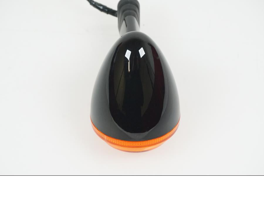 Vänster sida på Blinkers från en Triumph Bonneville T120 -2020 motorcykel.