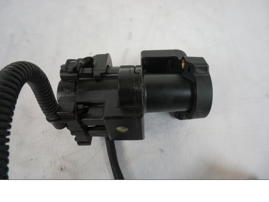 Snett nerifrån på Låssats från en Honda VFR 1200 -2010 motorcykel.