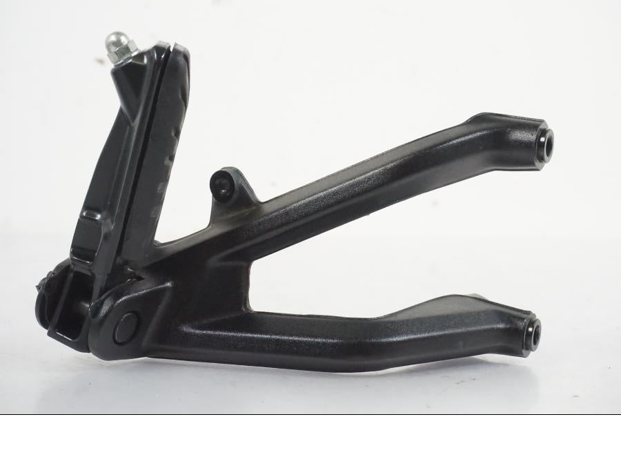 Baksidan på Fotpinne från en KTM 390 Adventure -2021 motorcykel.