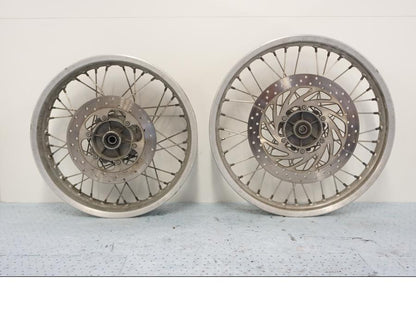 Framsidan på Hjulpaket från en BMW F 650 -1998 motorcykel.