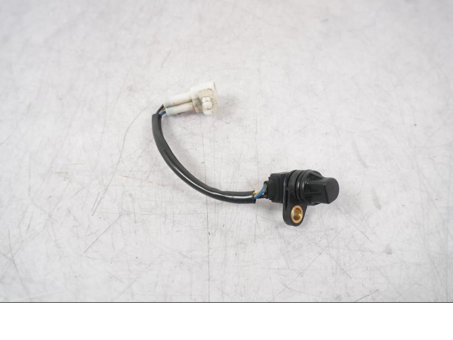 Framsidan på Kamaxelgivare från en Ducati Multistrada 1260 -2020 motorcykel.