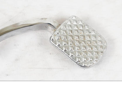 Baksidan på Bromspedal från en Yamaha XVS 1100 -2000 motorcykel.