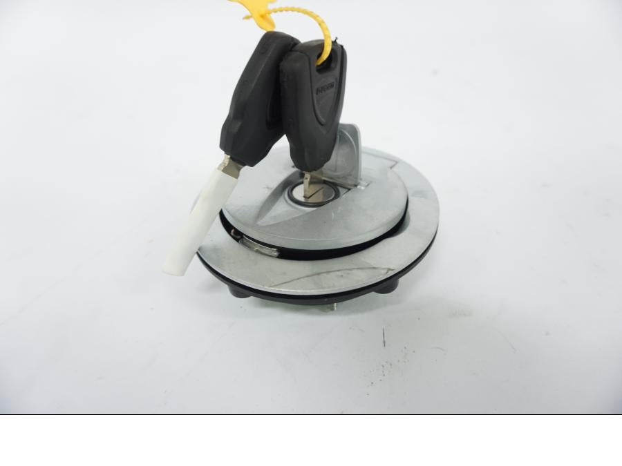 Höger sida på Låssats från en Ducati Desert X -2022 motorcykel.