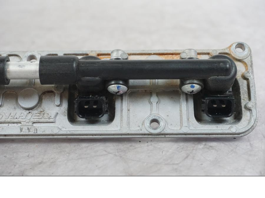 Höger sida på Fuel Rail från en Kawasaki ZX-6R -2006 motorcykel.