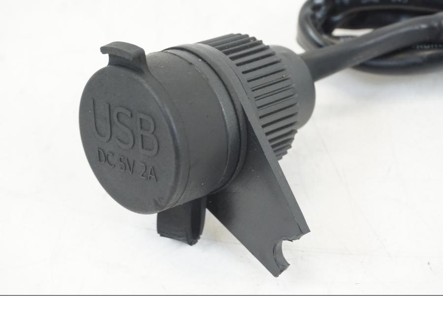 Höger sida på El uttag 12 V från en Yamaha MT-09 -2021 motorcykel.