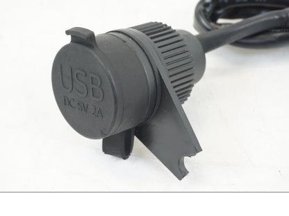 Höger sida på El uttag 12 V från en Yamaha MT-09 -2021 motorcykel.