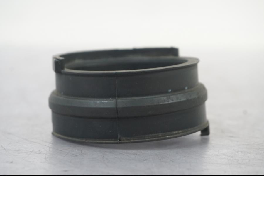 Höger sida på Insugsgummi från en BMW R 1200 GSA -2014 motorcykel.