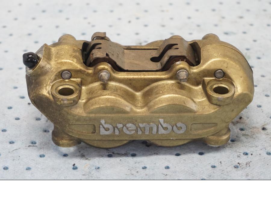 Framsidan på Bromsok från en MV Agusta F3 675 -2014 motorcykel.