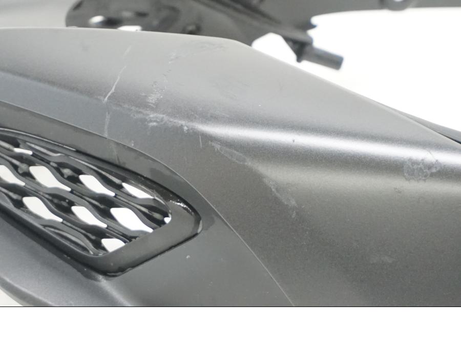 Vänster sida på Framskärm från en Ducati Multistrada 1158 V4 -2021 motorcykel.