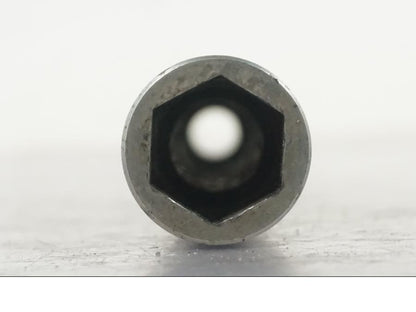 Höger sida på Axel från en Triumph Tiger Explorer -2013 motorcykel.