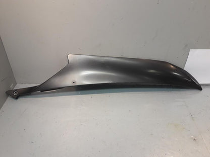 Framsidan på Sidkåpa från en Yamaha YZF R6 -2006 motorcykel.