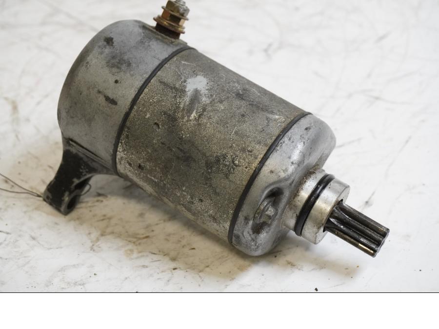 Framsidan på Startmotor från en Yamaha FZR 1000 -1993 motorcykel.