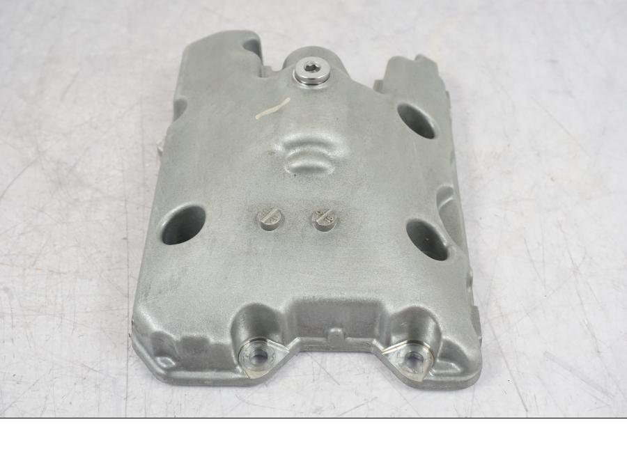 Vänster sida på Oljetråg från en BMW F 750 GS -2020 motorcykel.