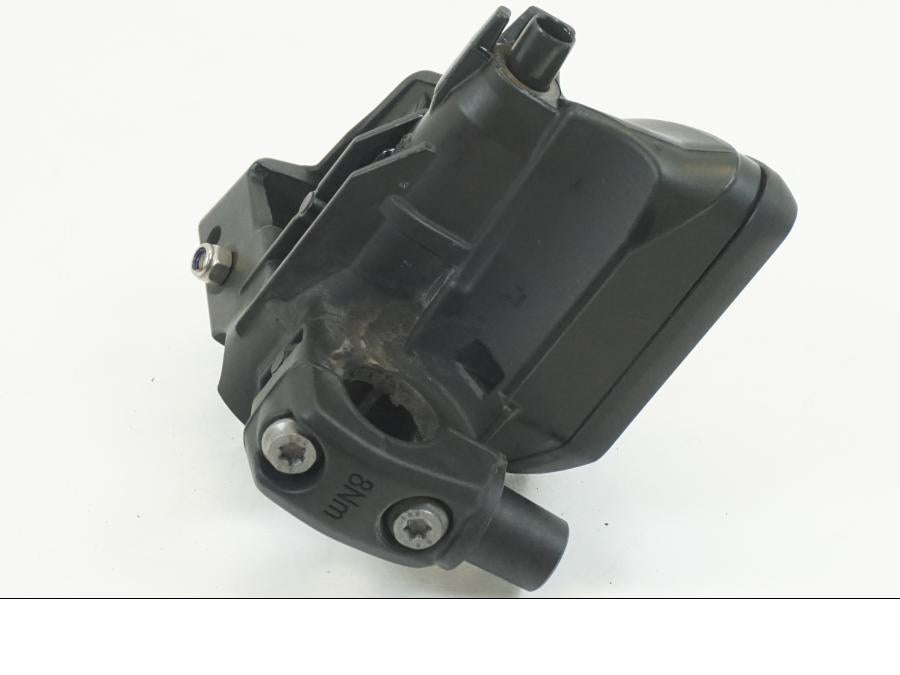 Baksidan på Bromshuvudcylinder från en BMW R 1200 GS -2018 motorcykel.