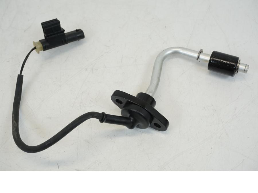 Framsidan på Oljenivågivare från en BMW R 1250 GS -2019 motorcykel.