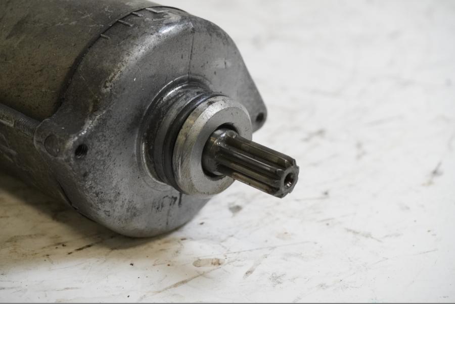 Baksidan på Startmotor från en Honda VTX 1800 -2002 motorcykel.