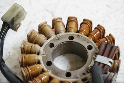 Baksidan på Generator från en Suzuki GSX-R 1000 -2003 motorcykel.